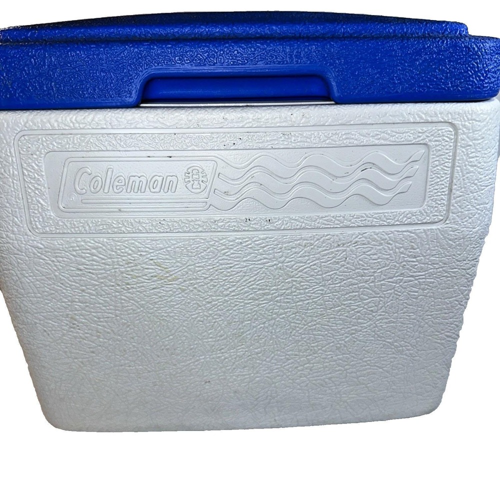 Vintage 1997 Coleman 5272 8 Quart Personal/Lunch Cooler White & Blue